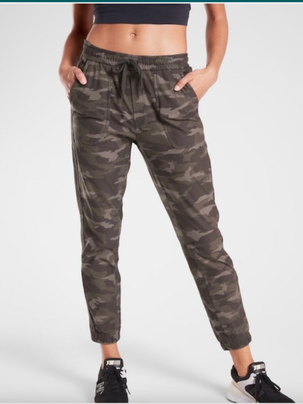 Athleta Camo Print Farallon Jogger Pants size 6 Petite